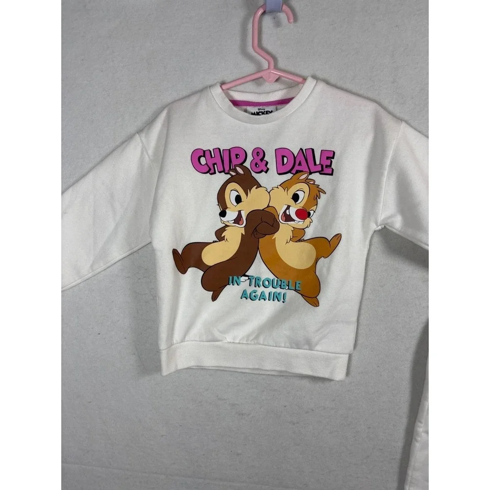 Disney note include outfit